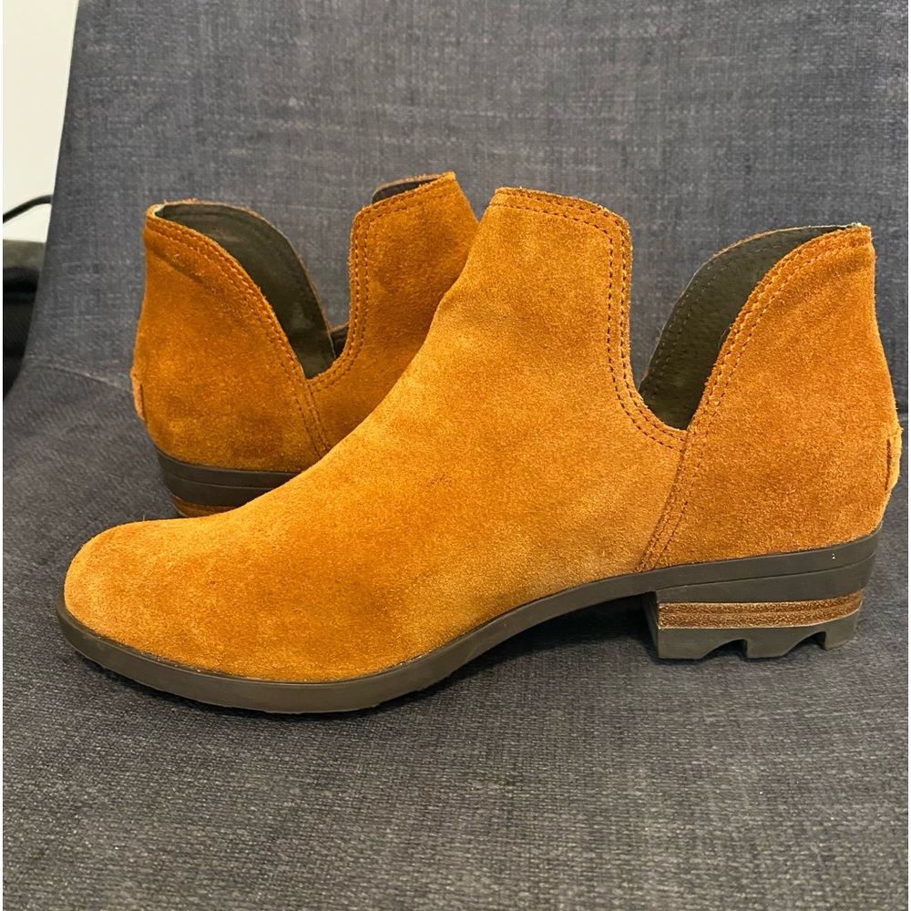 Sorel Suede Cut Out Booties size 8